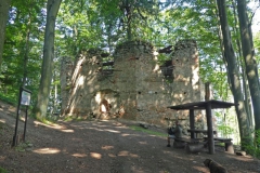 Zřícenina kaple na Malém Blaníku
